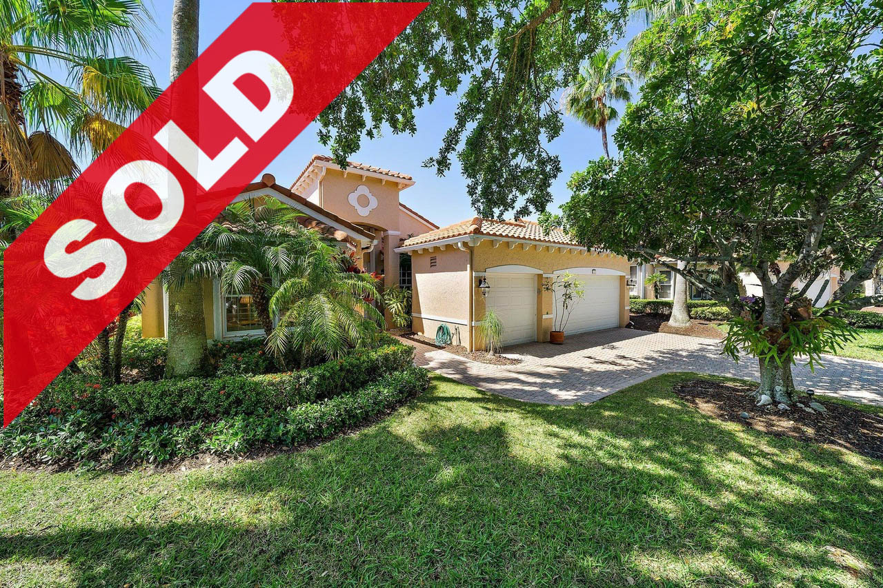 This 3 bedroom 3 bath Jonathan's landing home sold for $800,000