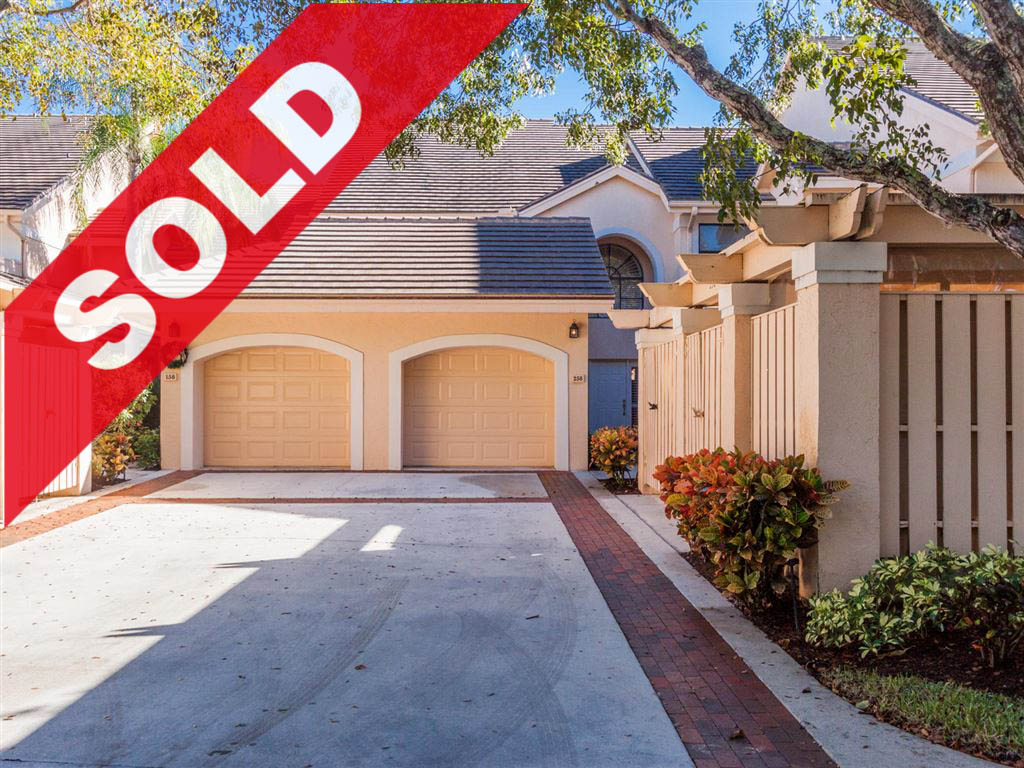 Jonathan’s Landing West Bay Condo Sold For 440,000 in March 2020