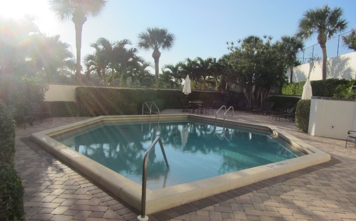 Southporte is a luxury condominium community within Jonathan's Landing offering condos for sale and seasonal rentals